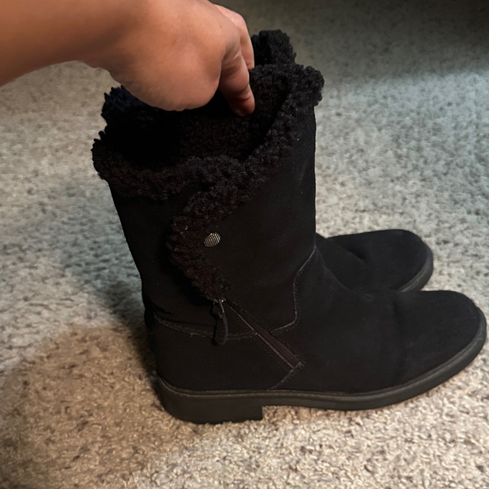 Clarisonic Black Boots with Plush Lining